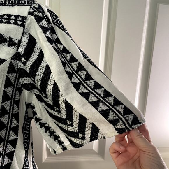 Old Navy V-Neck Geometric Mini Dress, size Medium - Picture 6 of 9